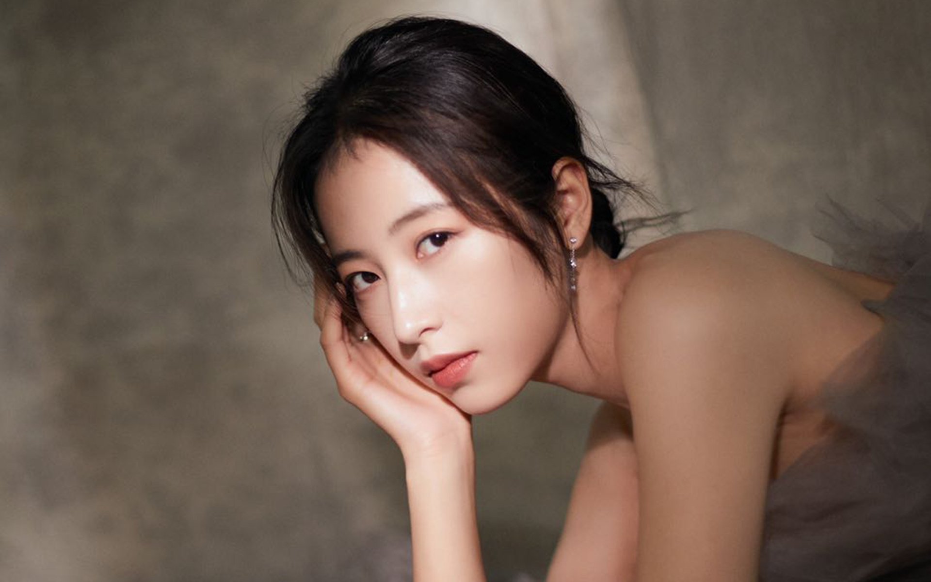 “新都垒球赛:全力一击,谁能制胜?”