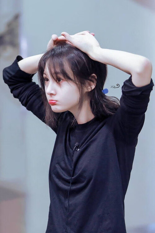 AYX体育官网-跳水环节朝鲜动作干净利落，朝鲜队跳水金牌